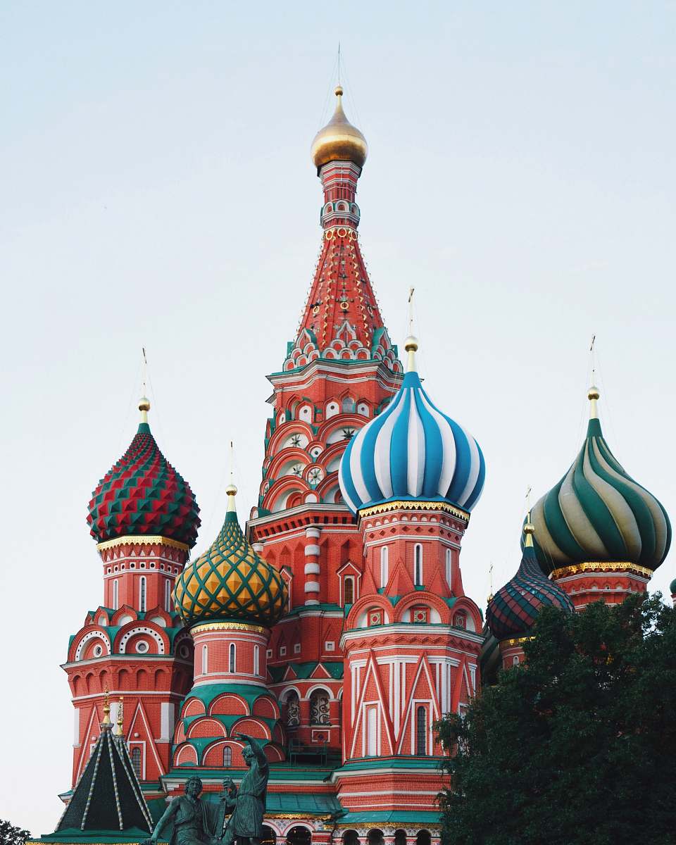 moscow multicolored dome temple russie